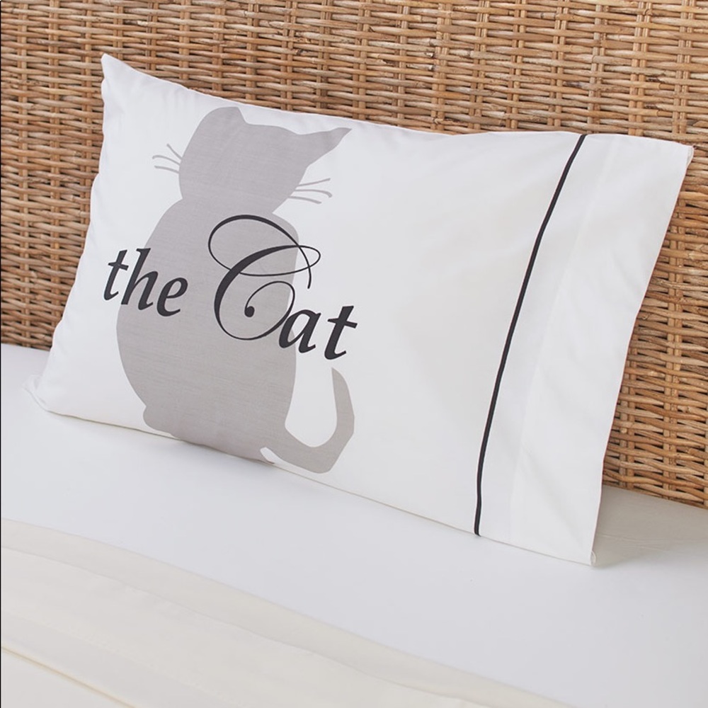 🆕🐈‍⬛AUCTION PRICE👩🏻‍⚖️ The Cat Pillowcase